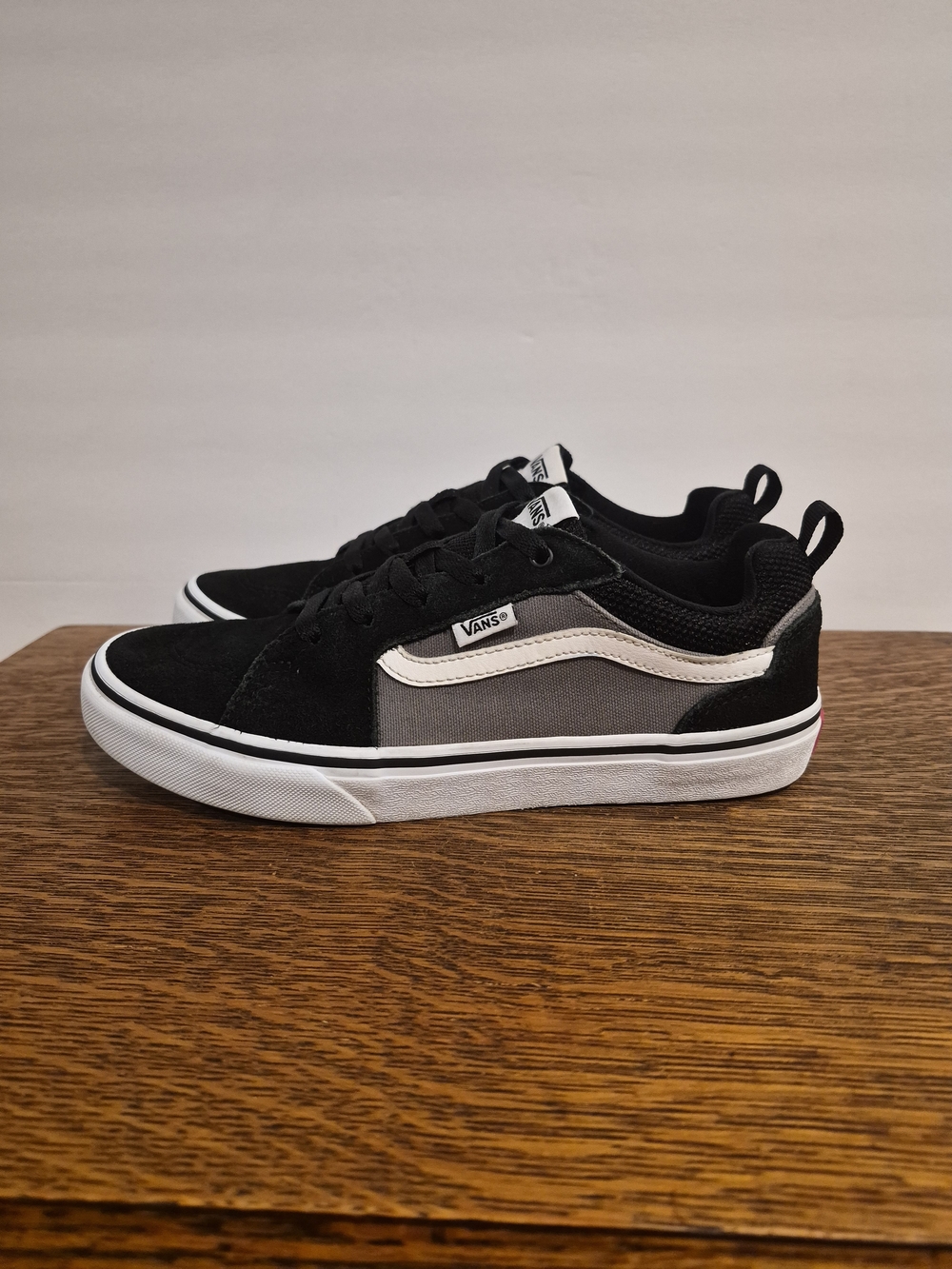 Vans Filmore Low-top Skate Shoes
Men's Size 7